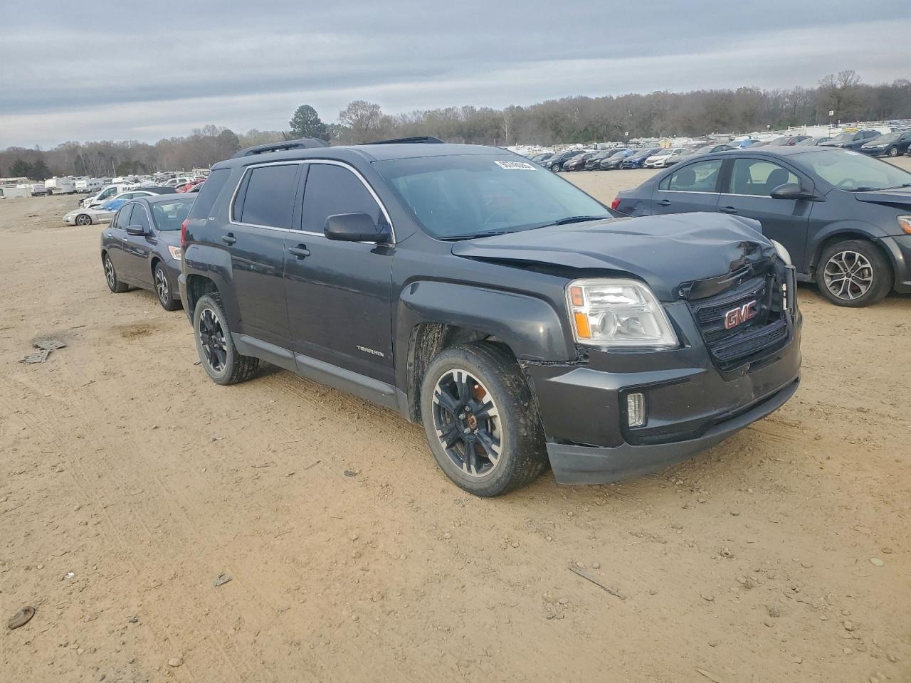 2017 GMC TERRAIN SLT photo 4