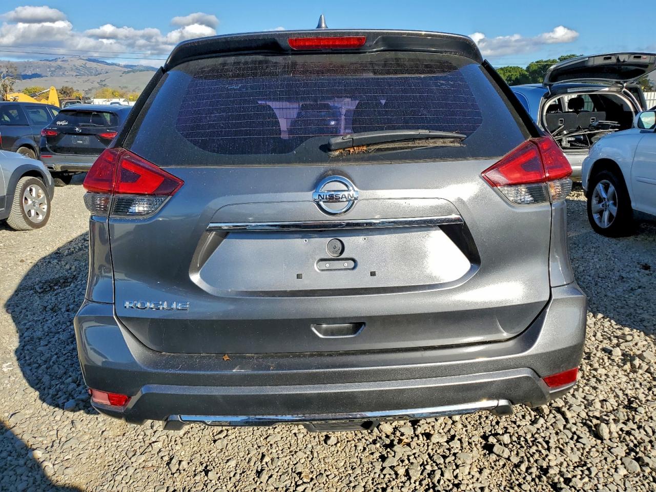 2017 NISSAN ROGUE S photo 6