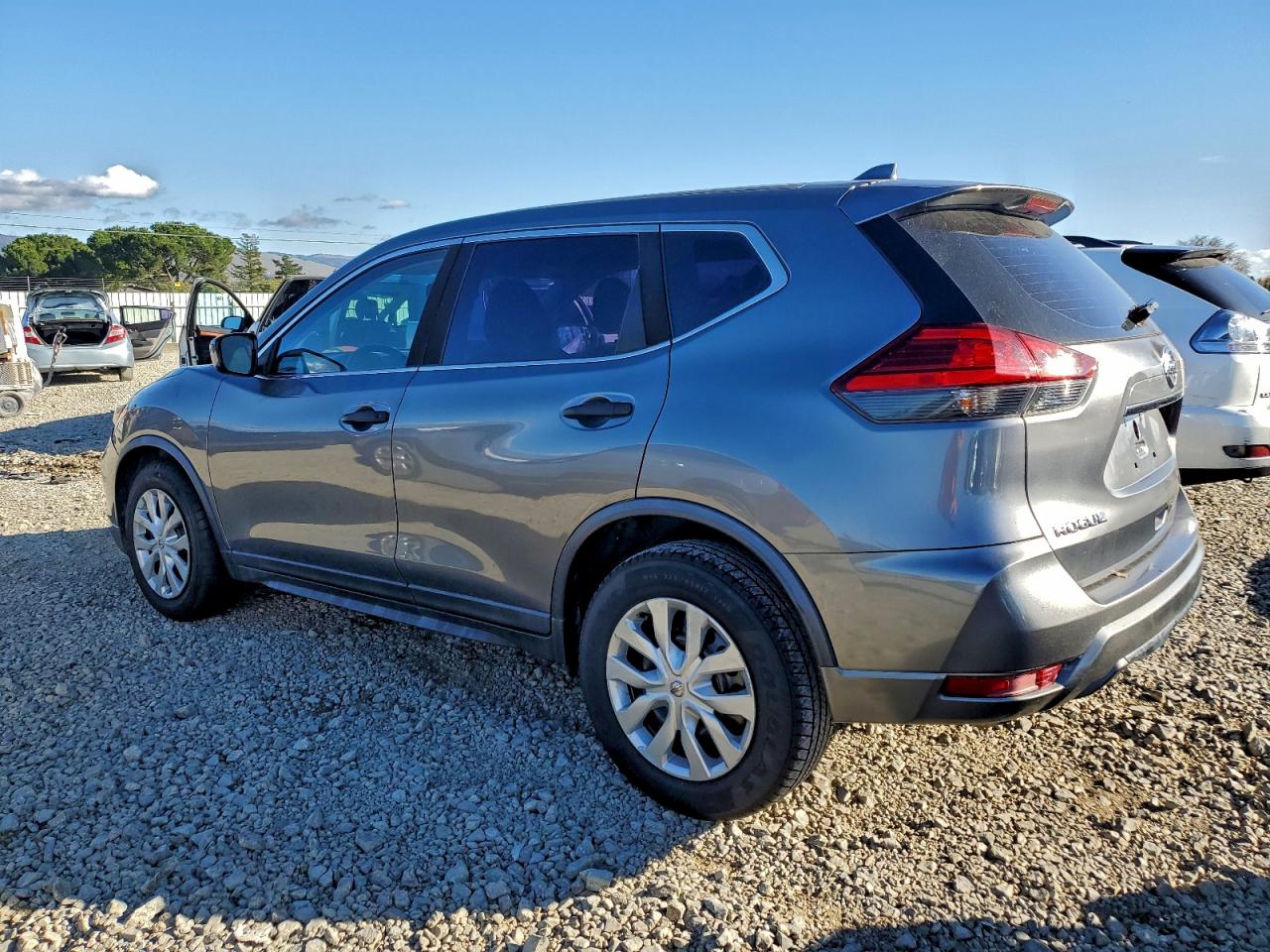2017 NISSAN ROGUE S photo 2
