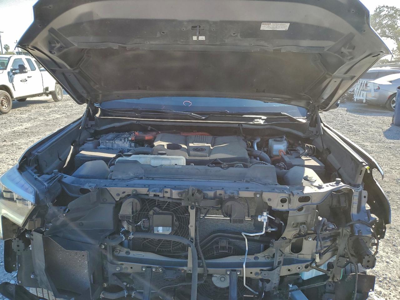 2024 TOYOTA TUNDRA CREWMAX PLATINUM photo 11