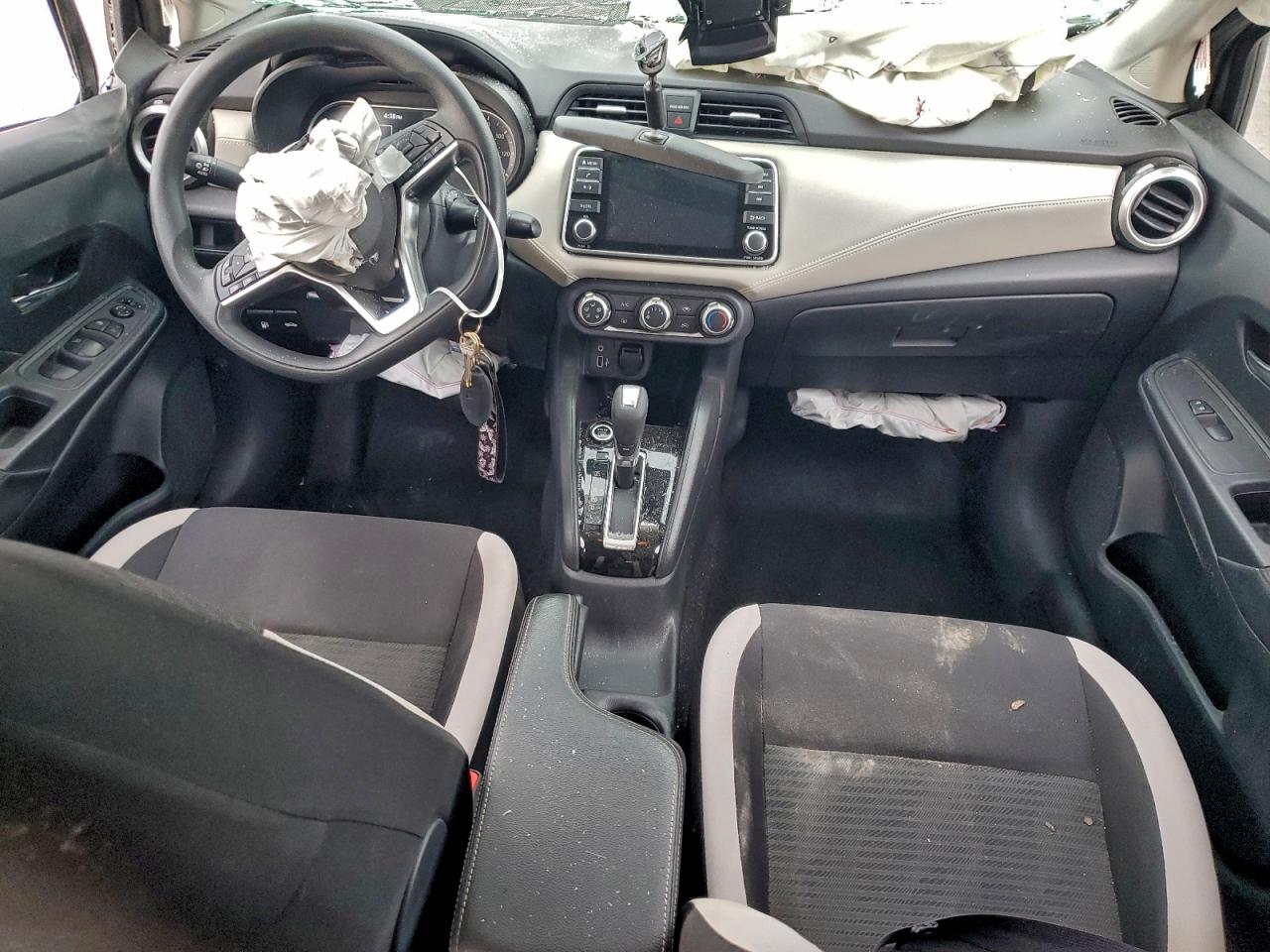 2020 NISSAN VERSA SV photo 8