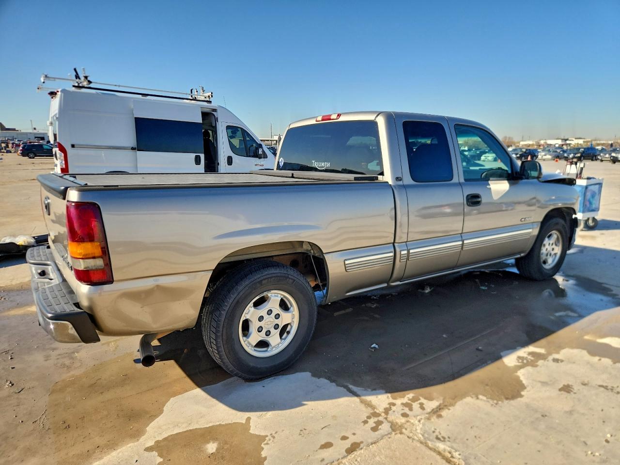 2002 CHEVROLET SILVERADO C1500 photo 3