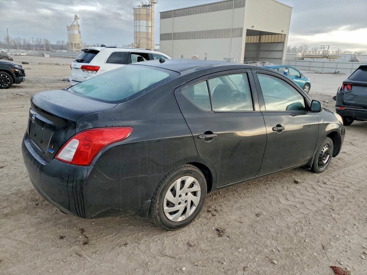 2012 NISSAN VERSA S photo 3
