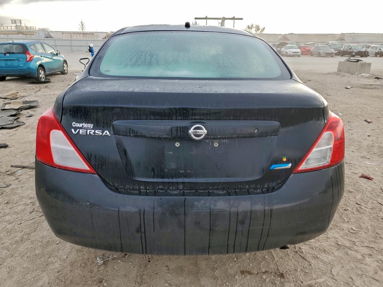 2012 NISSAN VERSA S photo 6