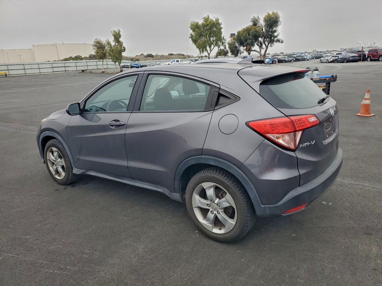 2016 HONDA HR-V LX photo 2