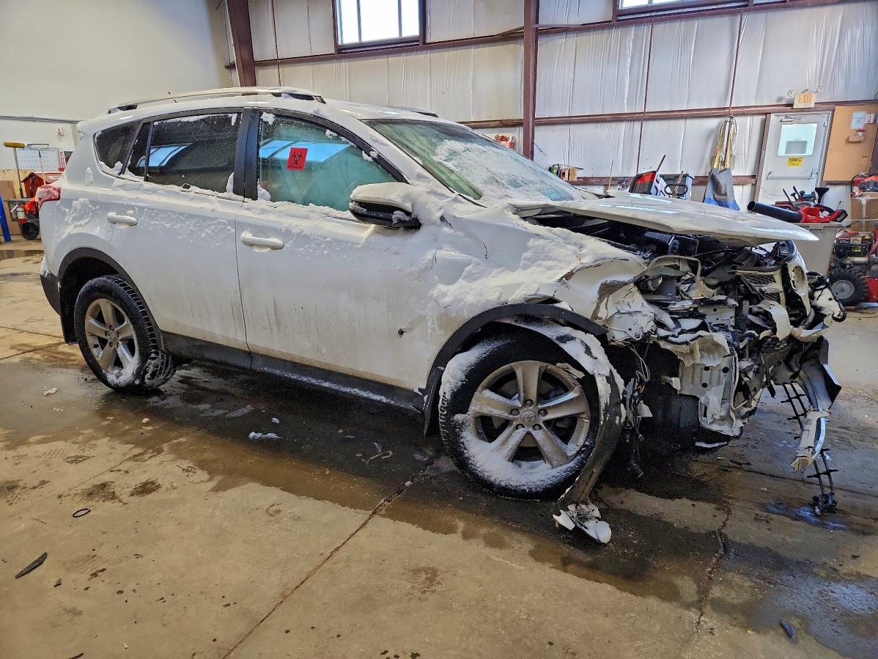 2014 TOYOTA RAV4 XLE photo 4
