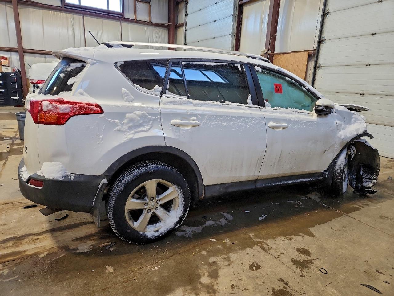 2014 TOYOTA RAV4 XLE photo 3