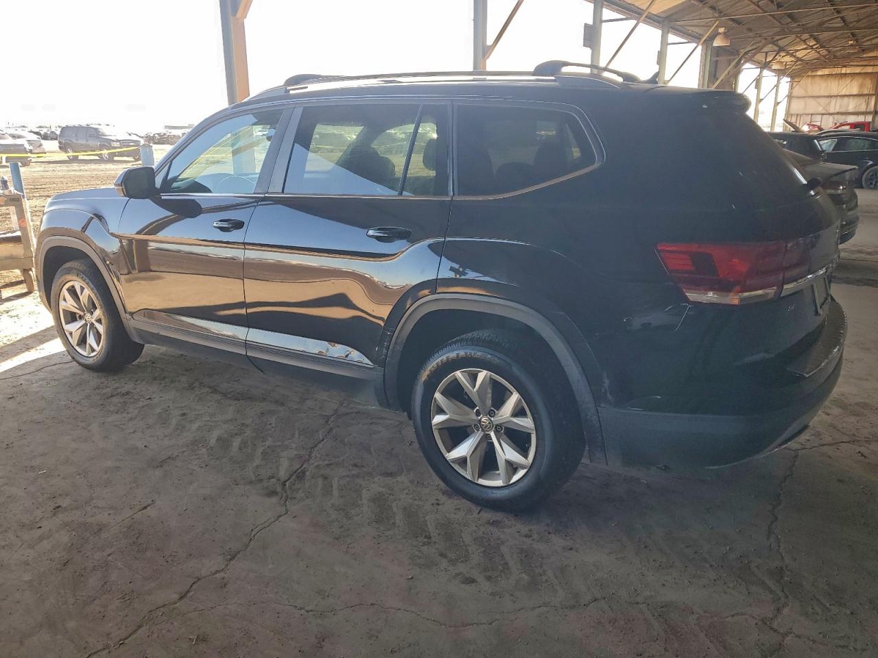 2018 VOLKSWAGEN ATLAS SE photo 2