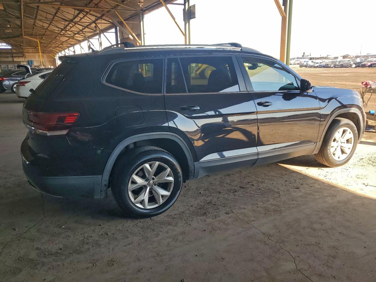 2018 VOLKSWAGEN ATLAS SE photo 3
