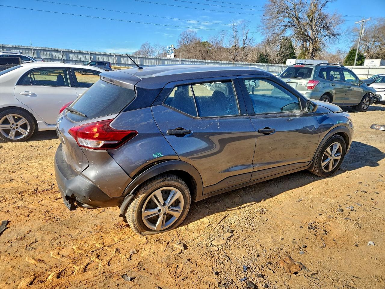 2019 NISSAN KICKS S photo 3