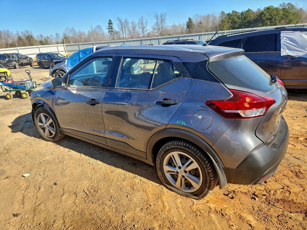2019 NISSAN KICKS S photo 2