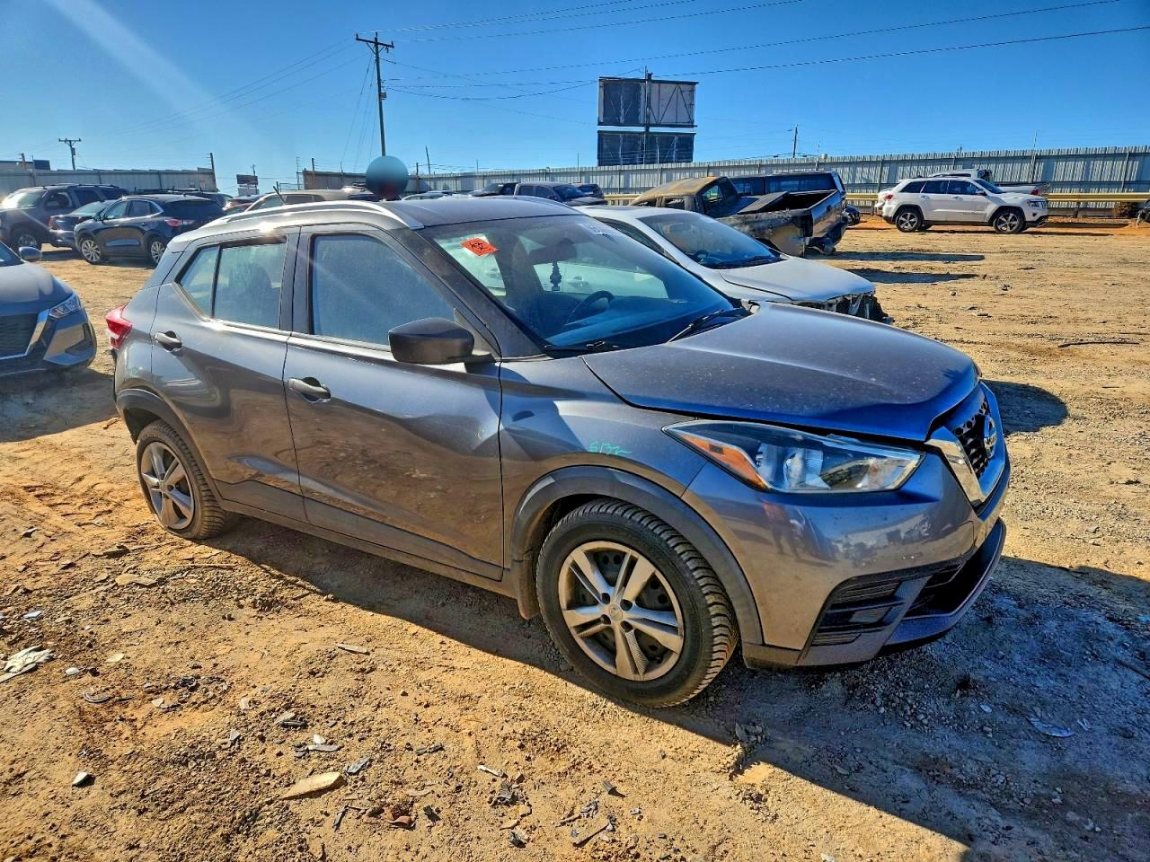 2019 NISSAN KICKS S photo 4