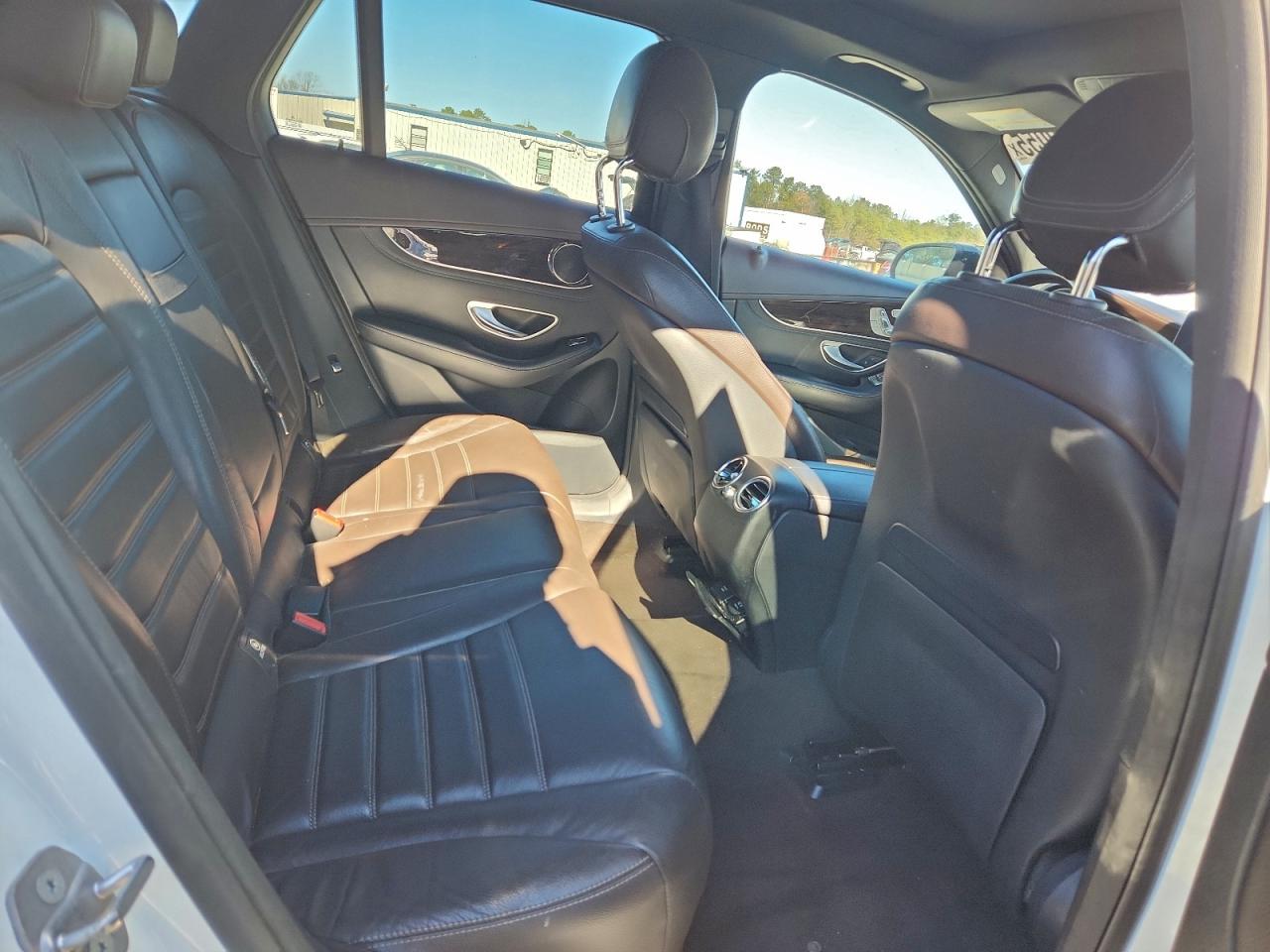 2016 MERCEDES-BENZ GLC 300 4MATIC photo 11