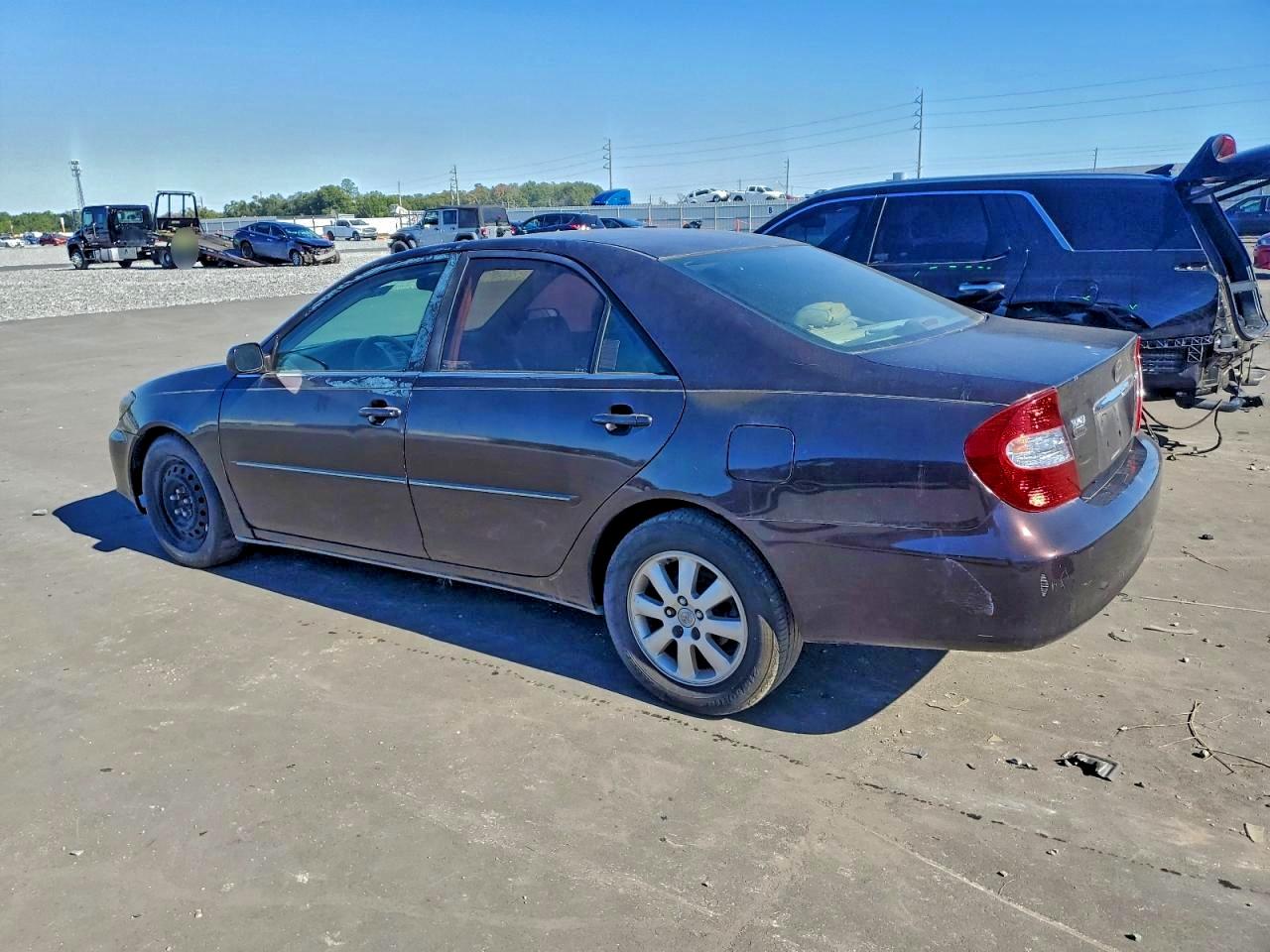 2002 TOYOTA CAMRY LE photo 2
