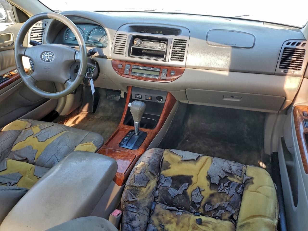 2002 TOYOTA CAMRY LE photo 8
