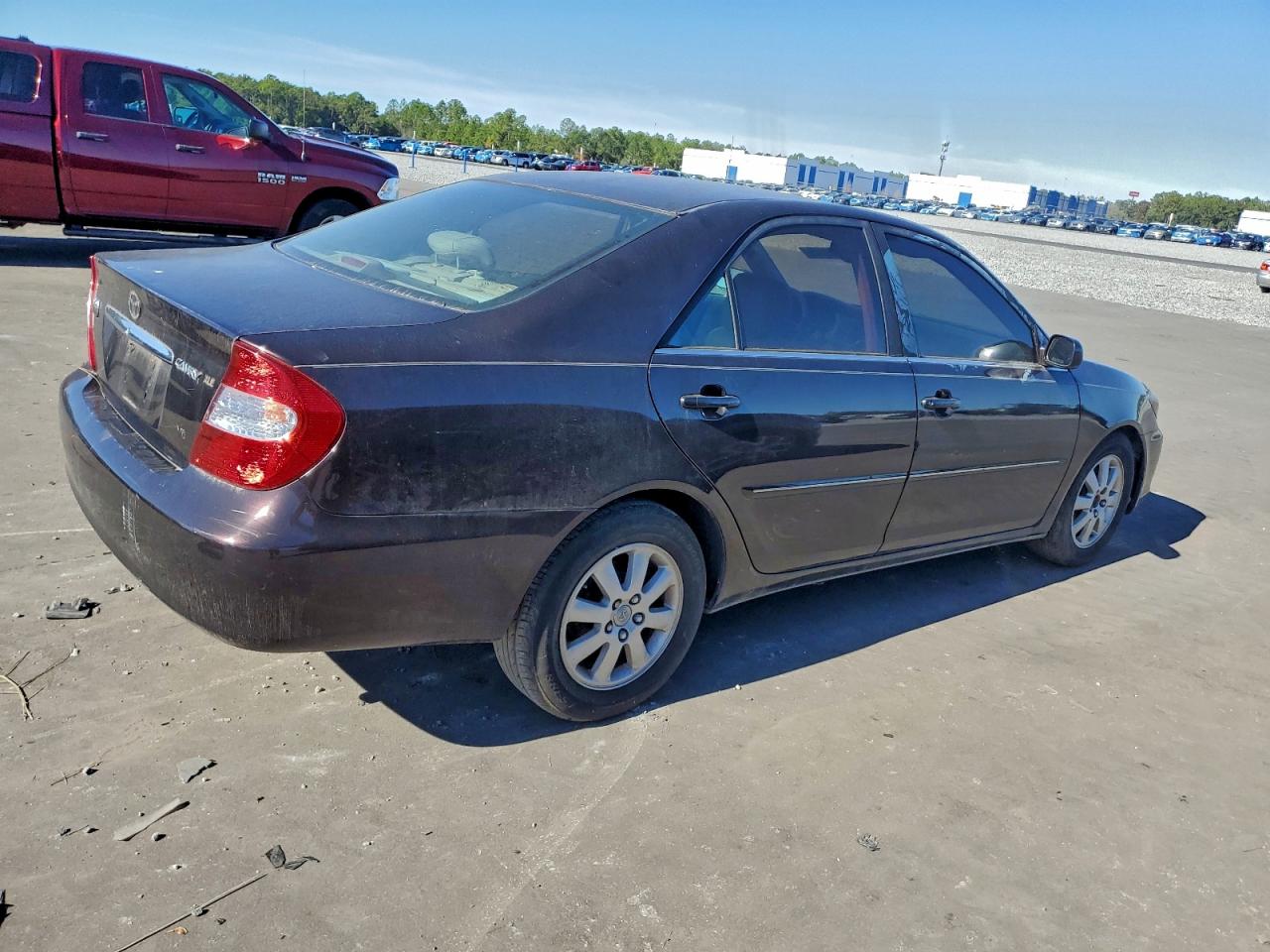 2002 TOYOTA CAMRY LE photo 3