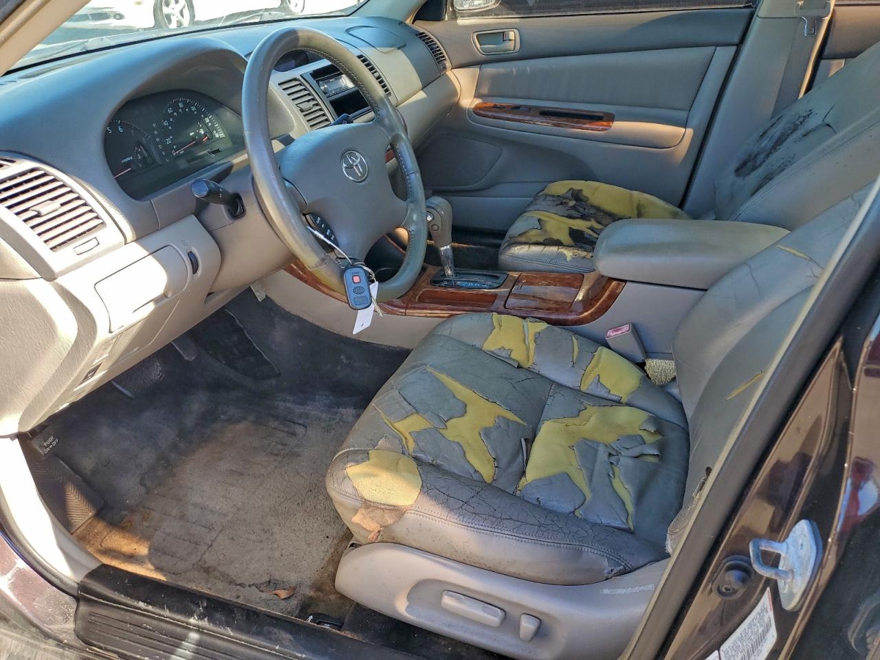 2002 TOYOTA CAMRY LE photo 7
