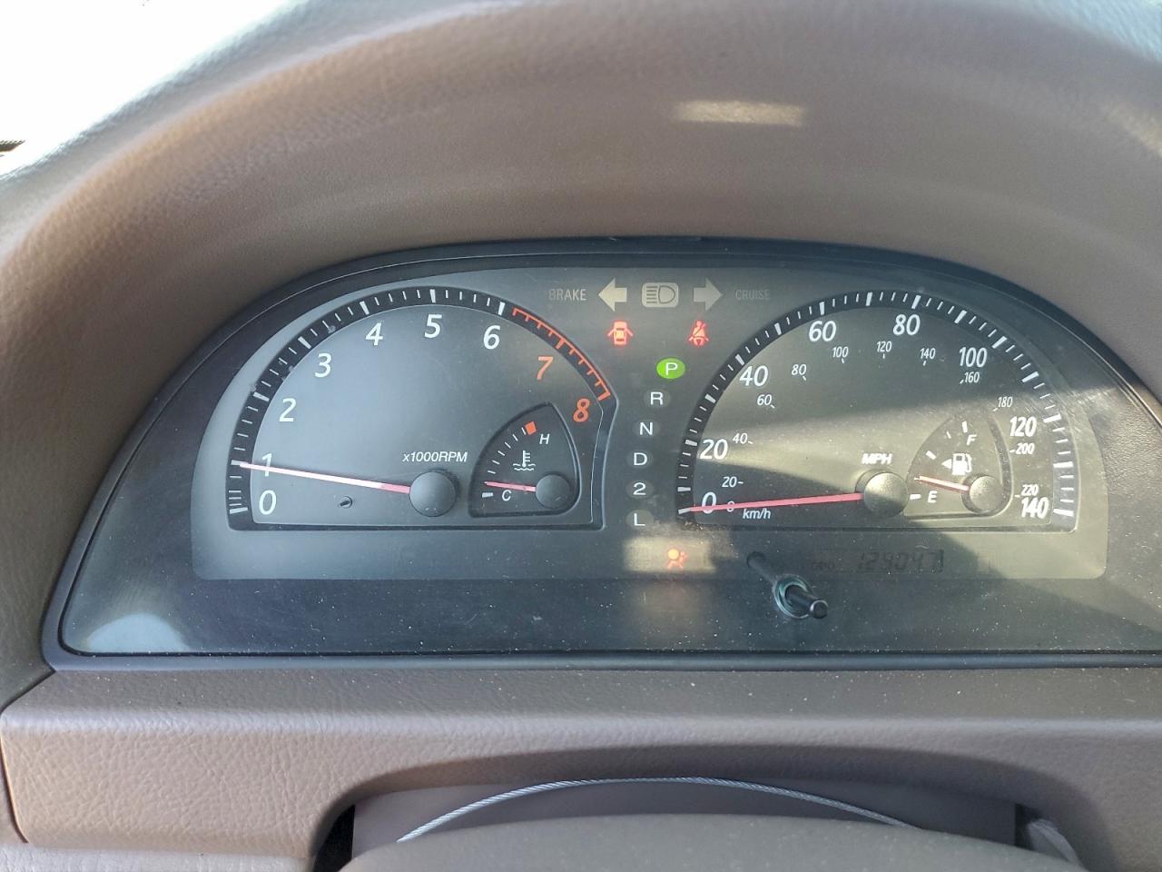2002 TOYOTA CAMRY LE photo 9