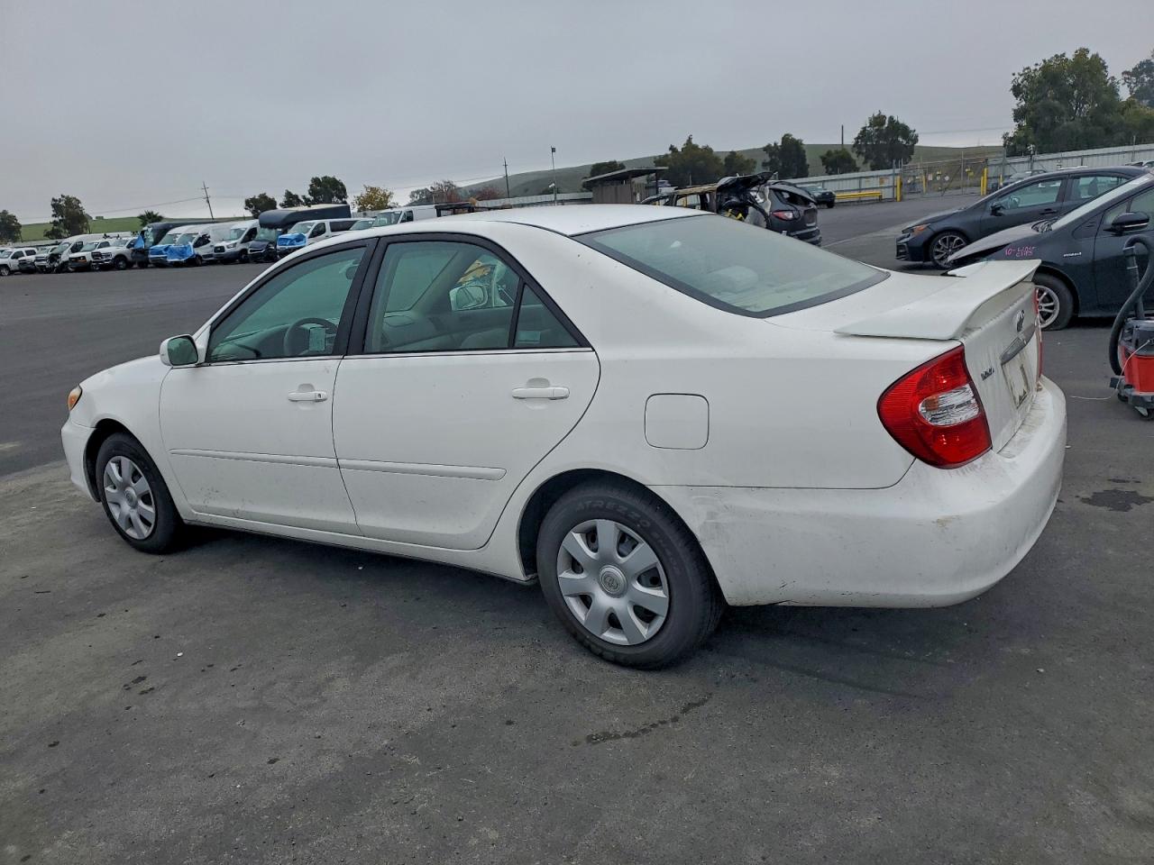 2003 TOYOTA CAMRY LE photo 2
