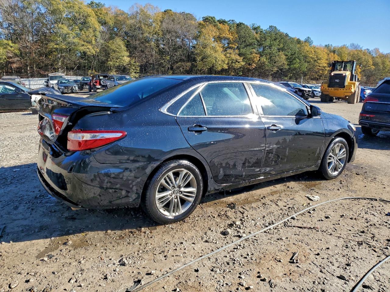 2016 TOYOTA CAMRY LE photo 3