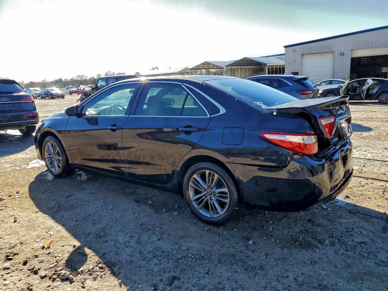 2016 TOYOTA CAMRY LE photo 2