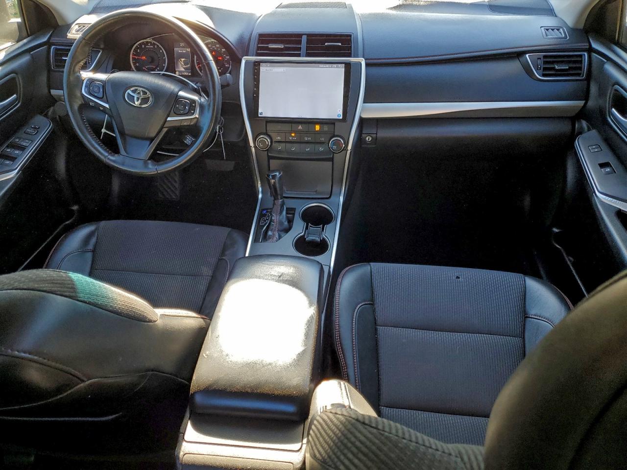 2016 TOYOTA CAMRY LE photo 8
