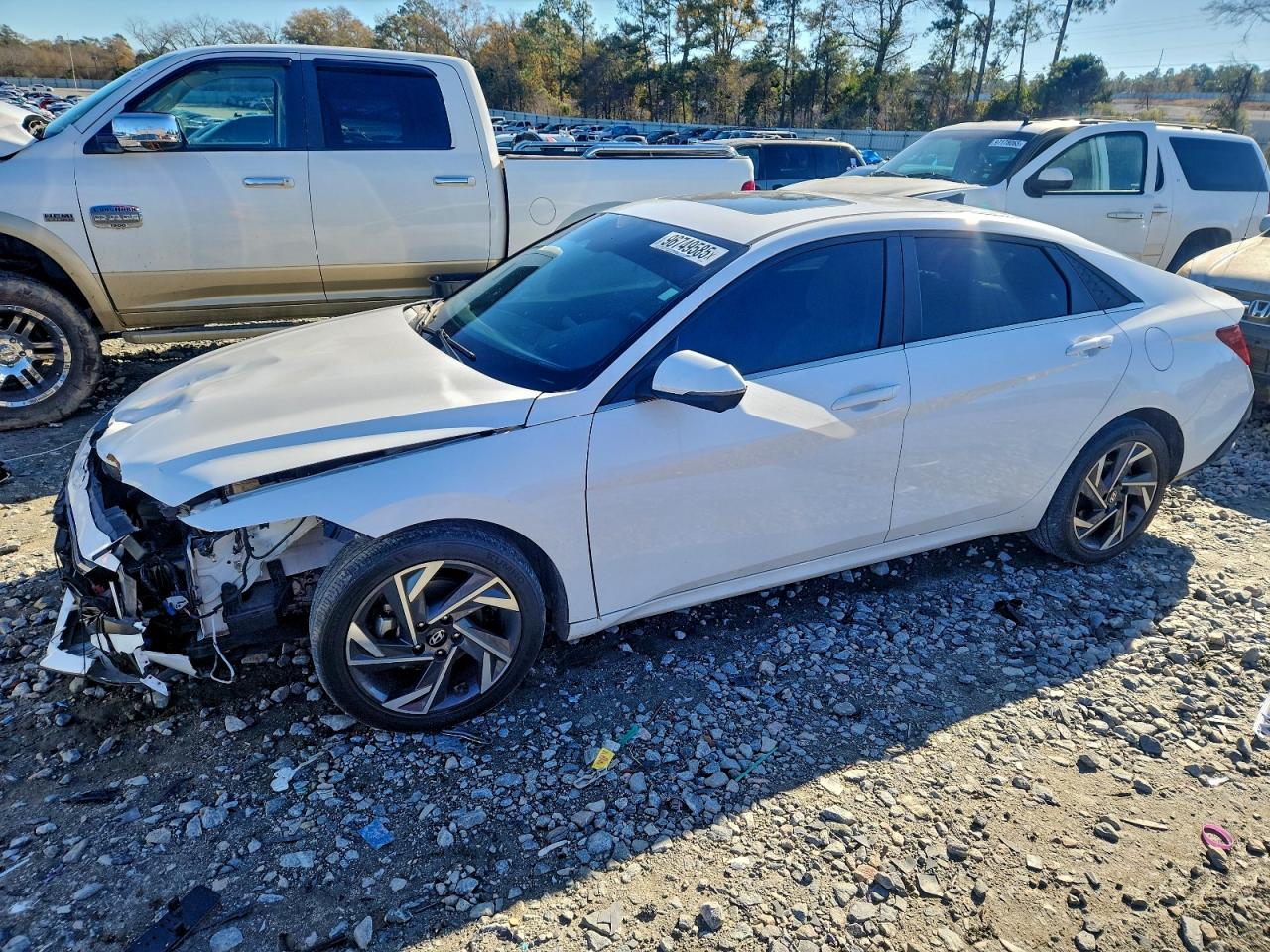 2024 HYUNDAI ELANTRA