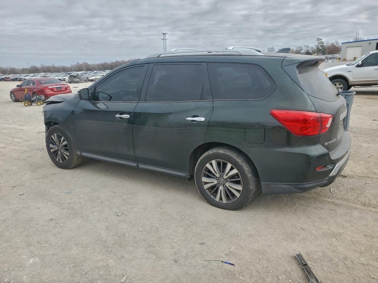 2020 NISSAN PATHFINDER SV photo 2