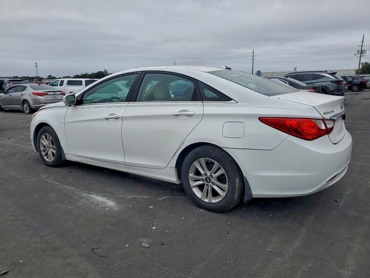2013 HYUNDAI SONATA GLS photo 2
