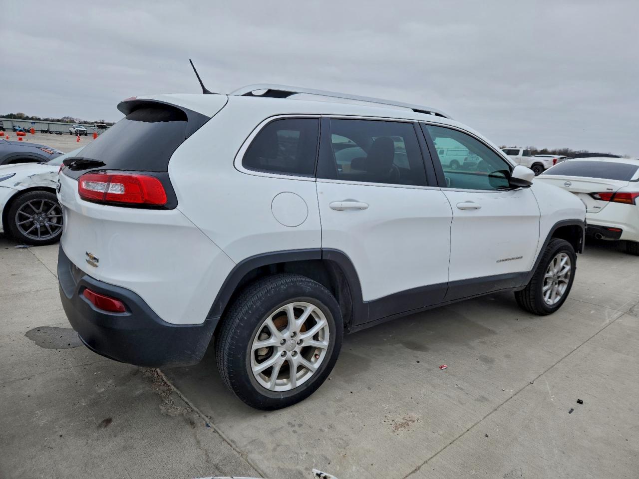 2015 JEEP CHEROKEE LATITUDE photo 3