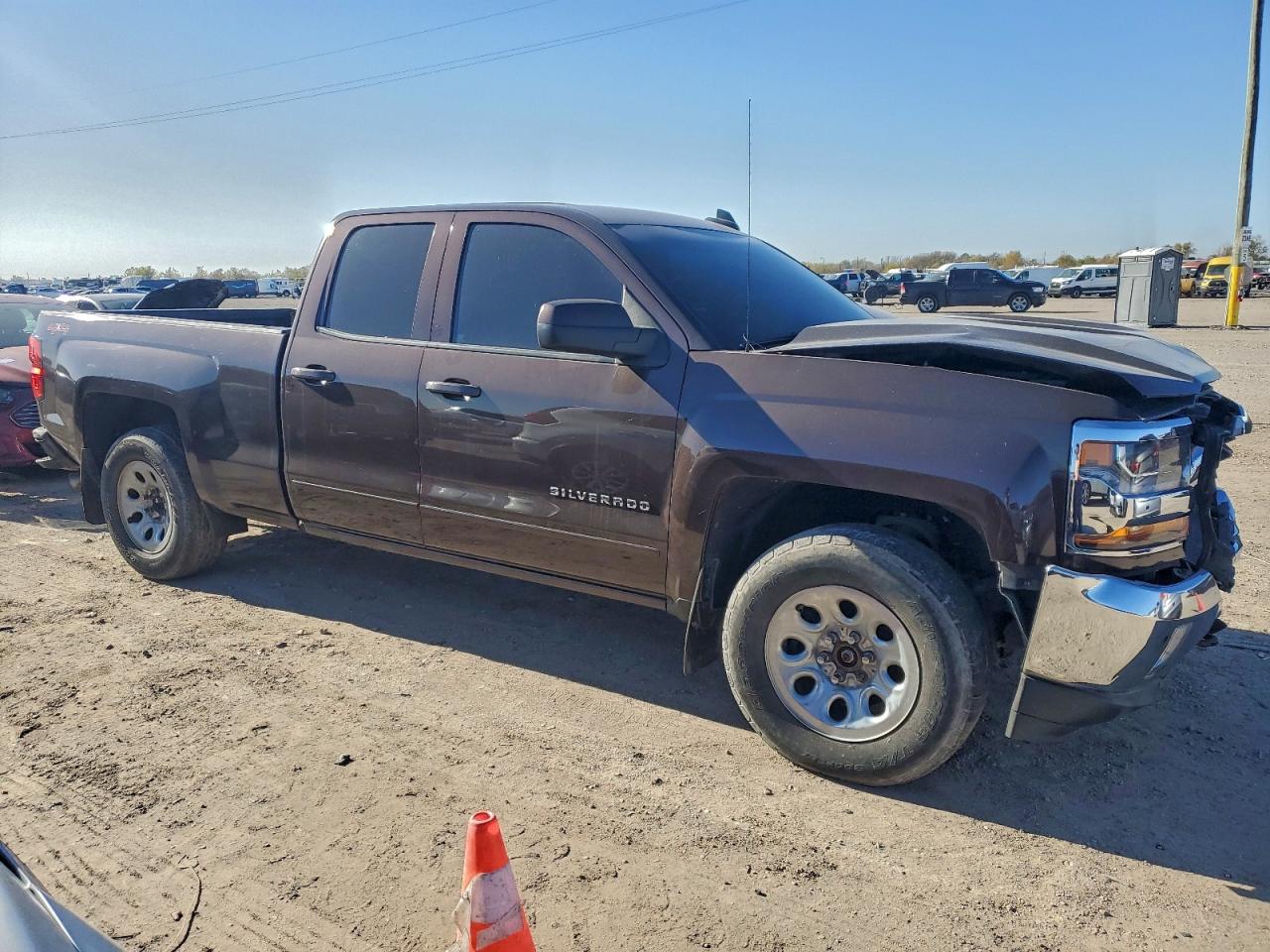 2016 CHEVROLET SILVERADO K1500 LT photo 4