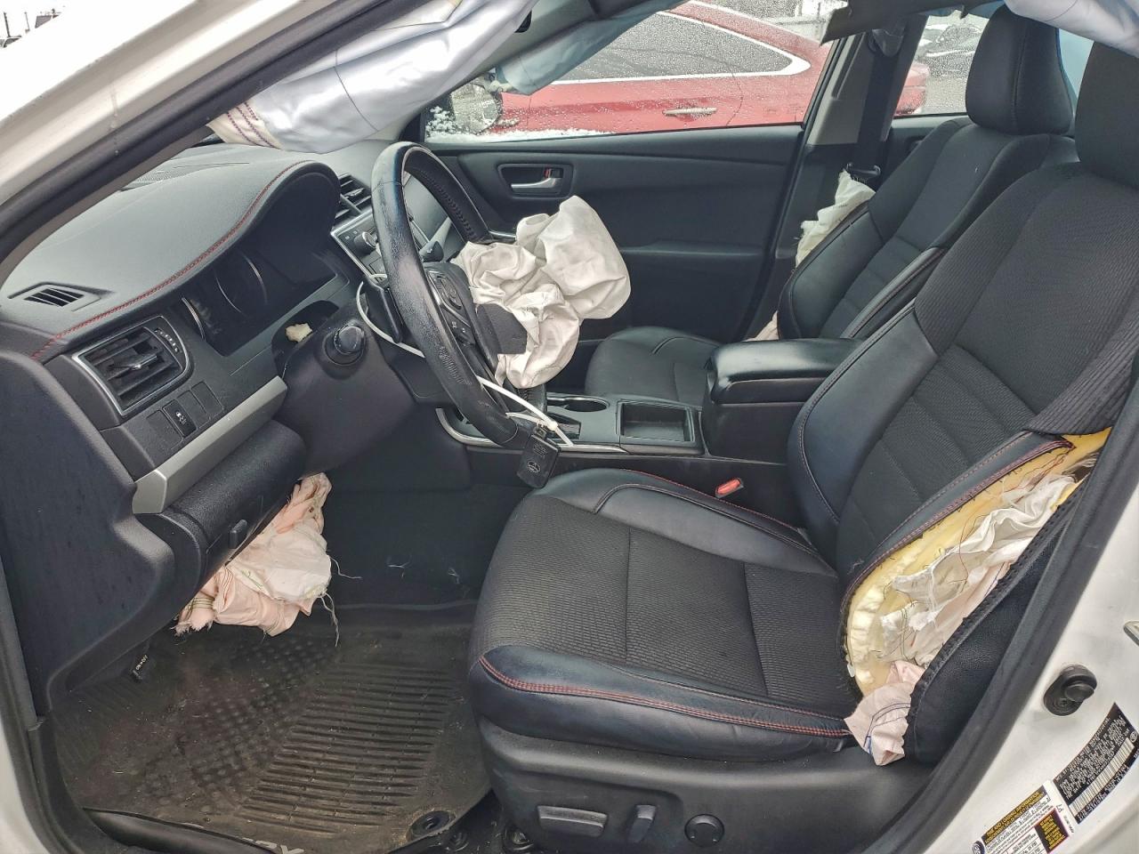 2017 TOYOTA CAMRY LE photo 7