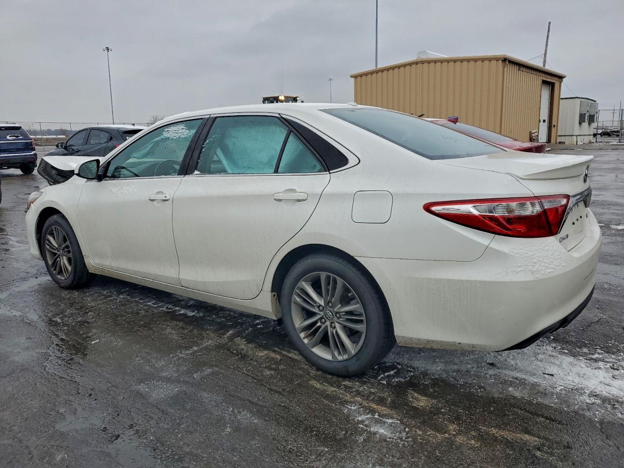 2017 TOYOTA CAMRY LE photo 2