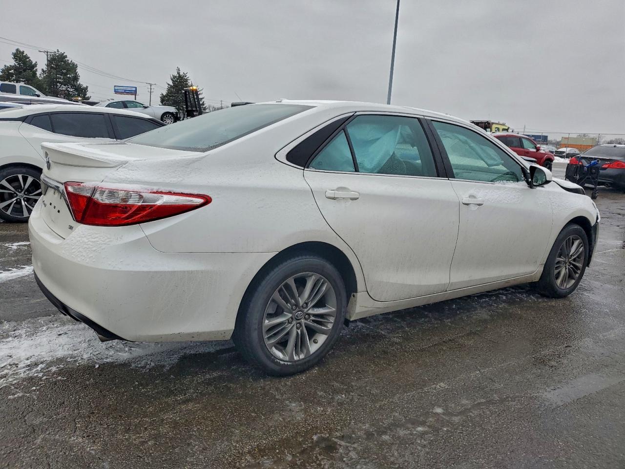 2017 TOYOTA CAMRY LE photo 3