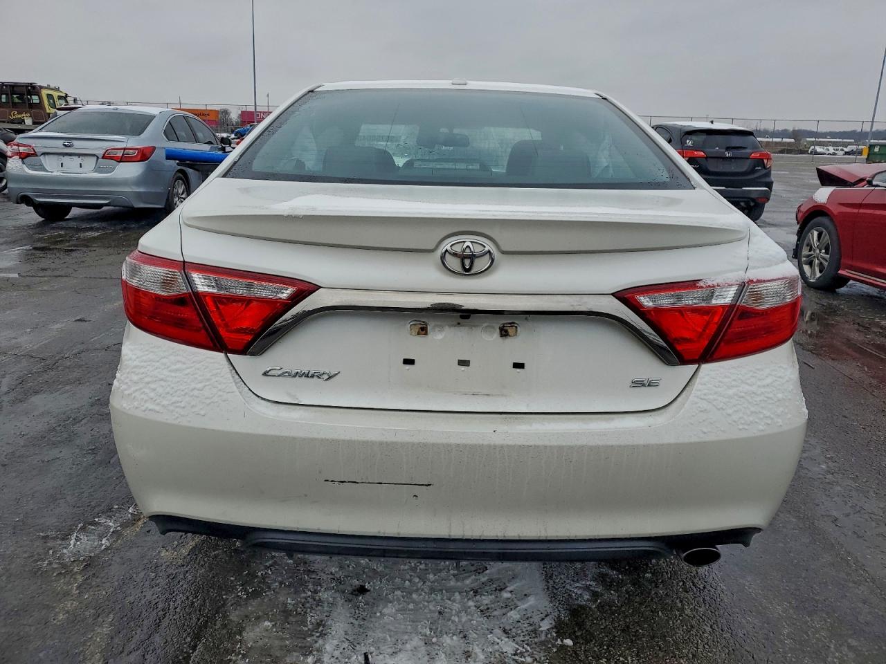 2017 TOYOTA CAMRY LE photo 6