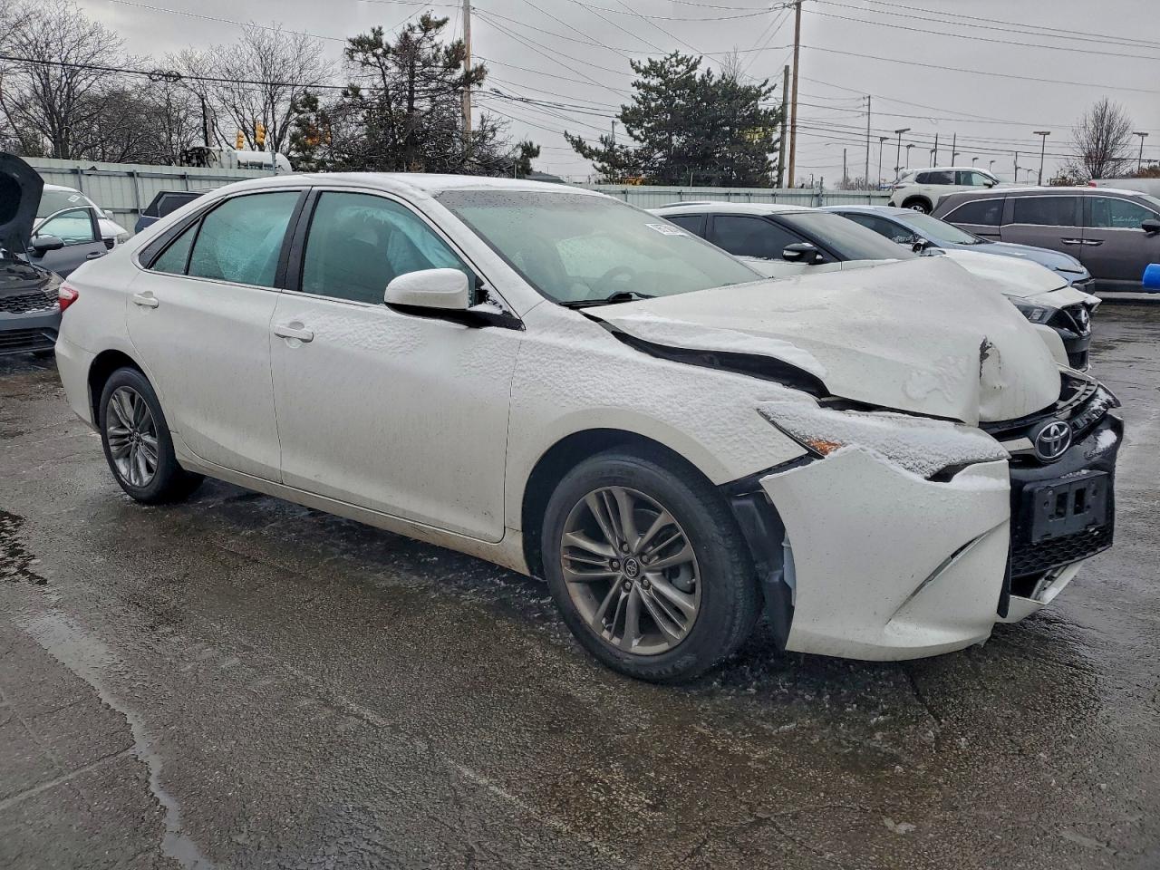 2017 TOYOTA CAMRY LE photo 4