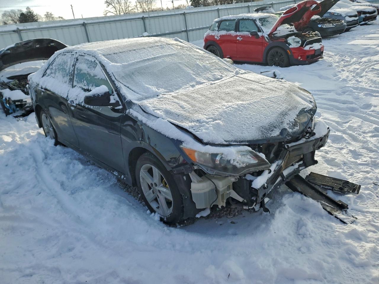 2014 TOYOTA CAMRY L photo 4
