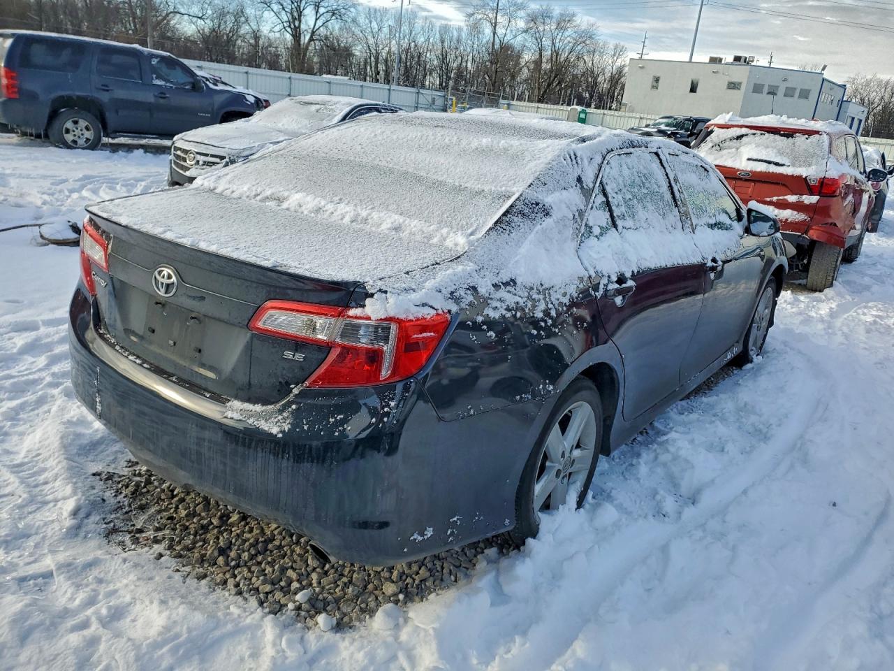 2014 TOYOTA CAMRY L photo 3