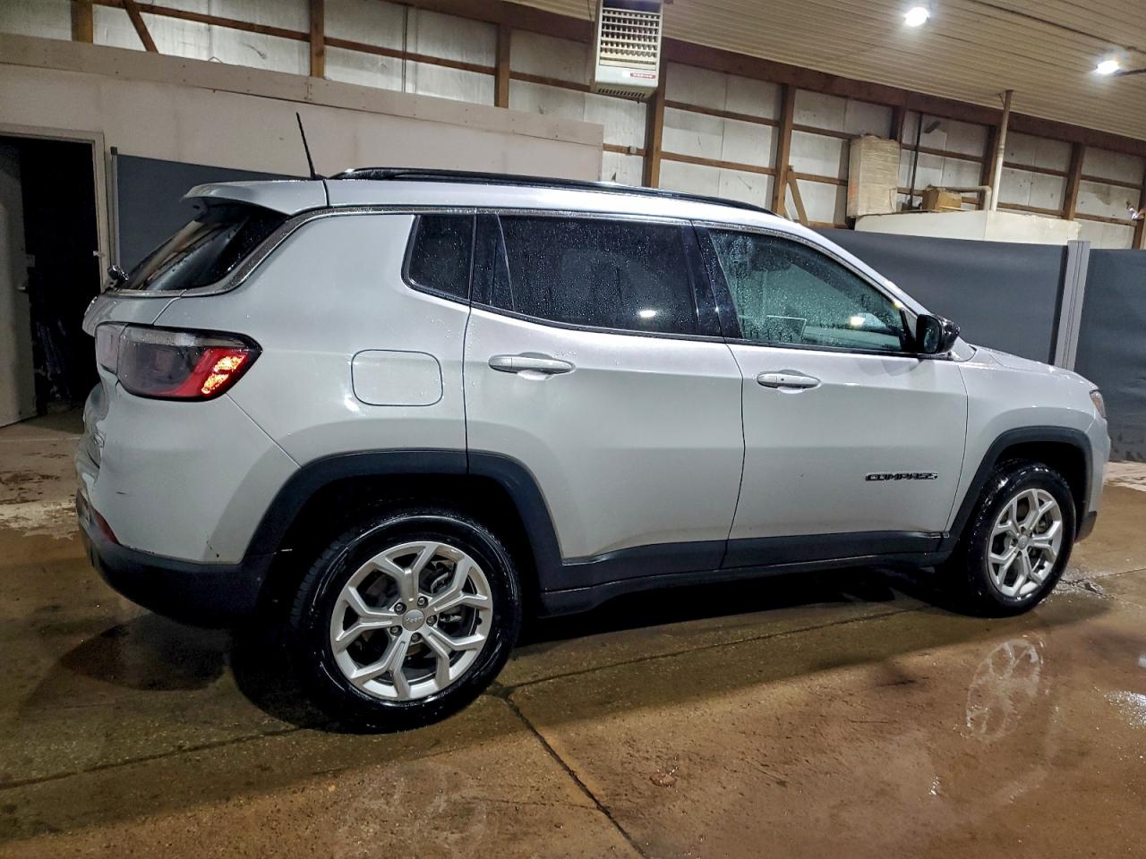 2024 JEEP COMPASS LATITUDE photo 3