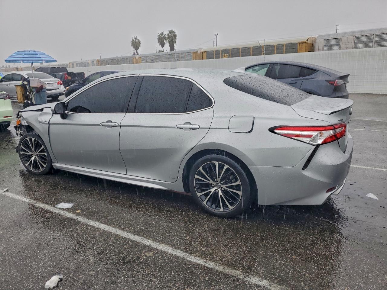 2020 TOYOTA CAMRY SE photo 2
