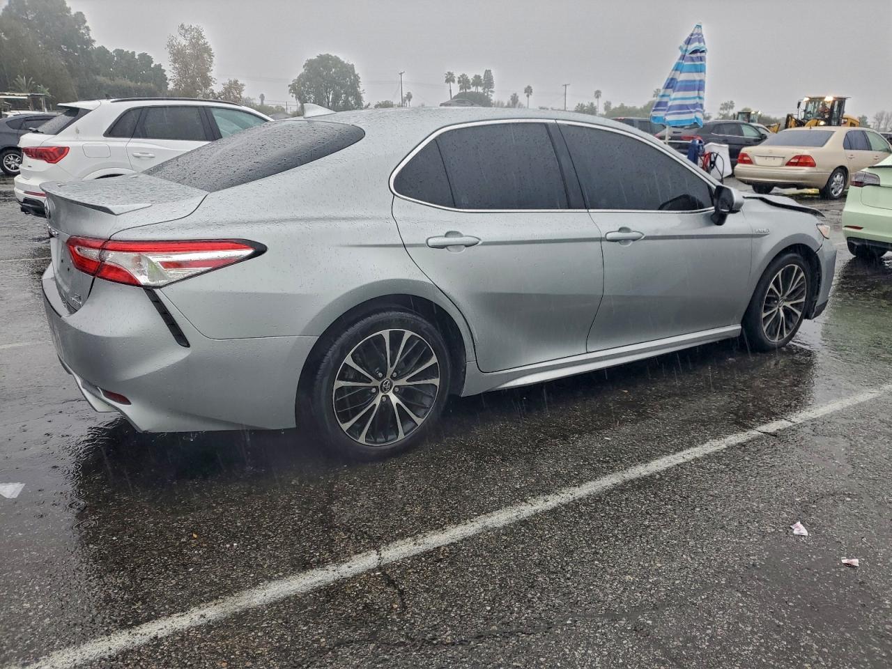 2020 TOYOTA CAMRY SE photo 3