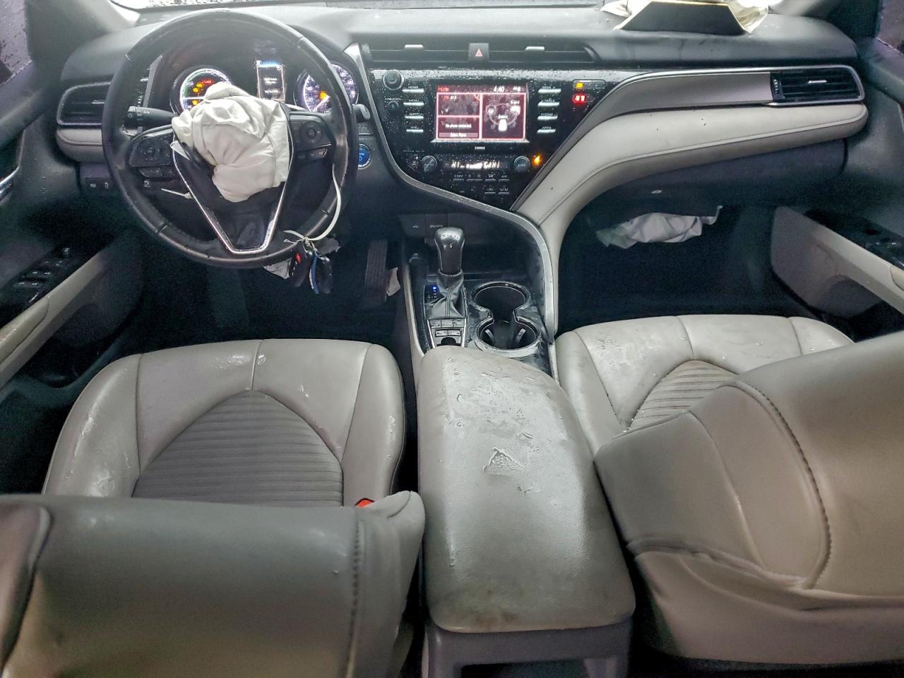2020 TOYOTA CAMRY SE photo 8