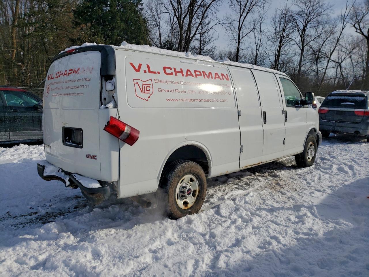 2017 GMC SAVANA G2500 photo 3