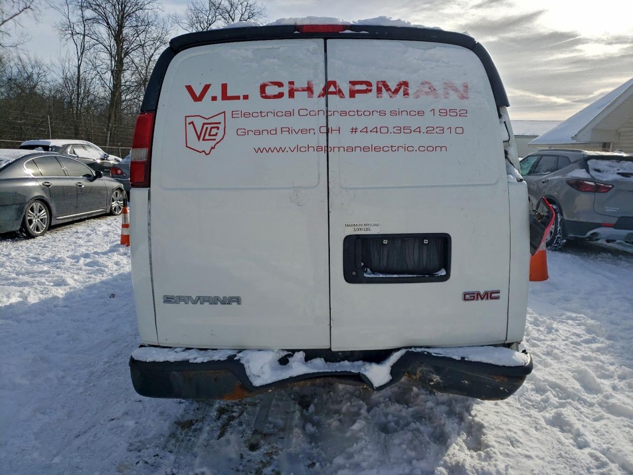 2017 GMC SAVANA G2500 photo 6