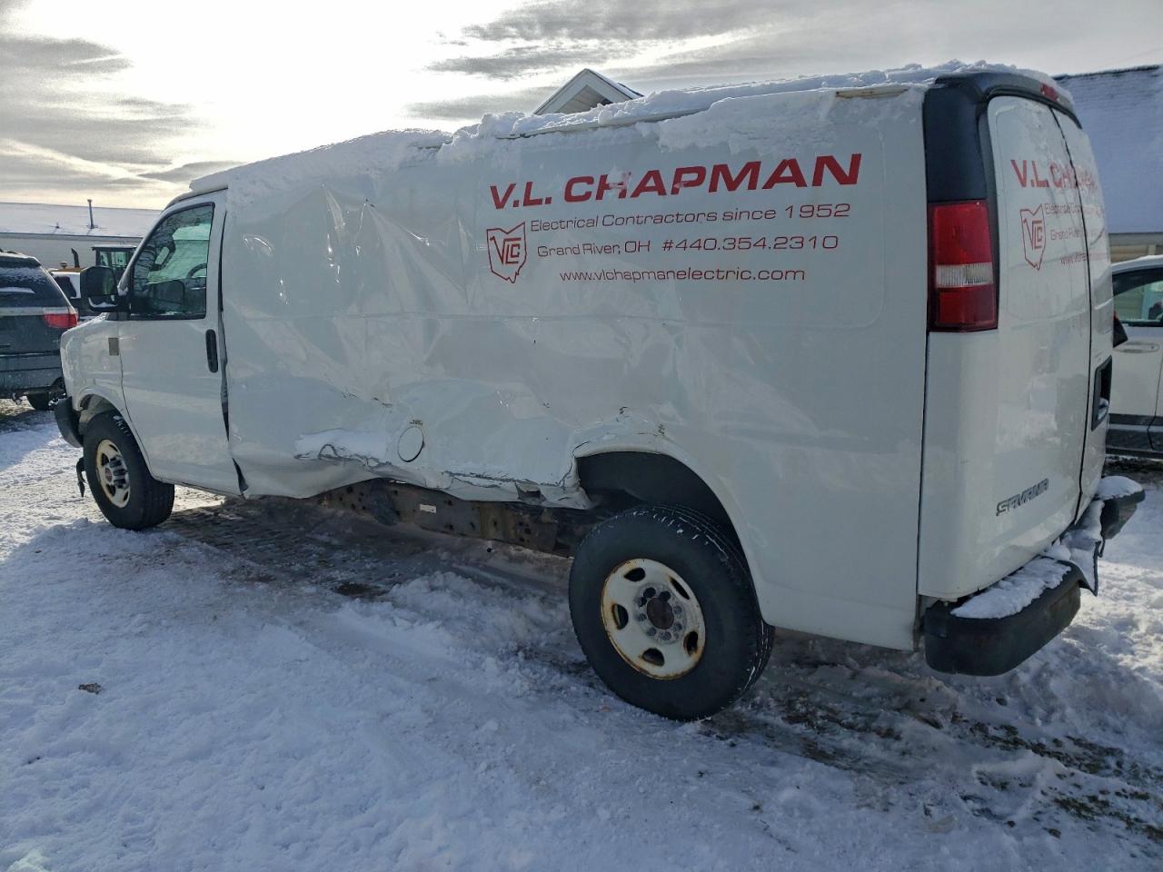 2017 GMC SAVANA G2500 photo 2