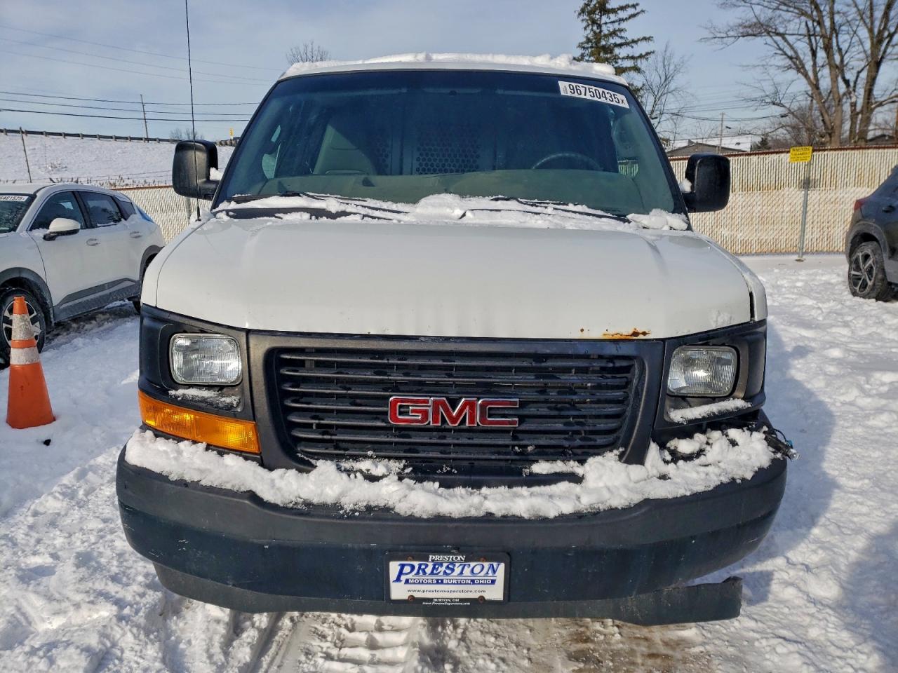 2017 GMC SAVANA G2500 photo 5