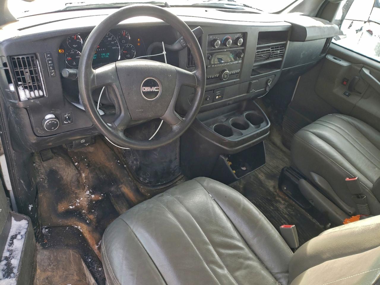 2017 GMC SAVANA G2500 photo 8