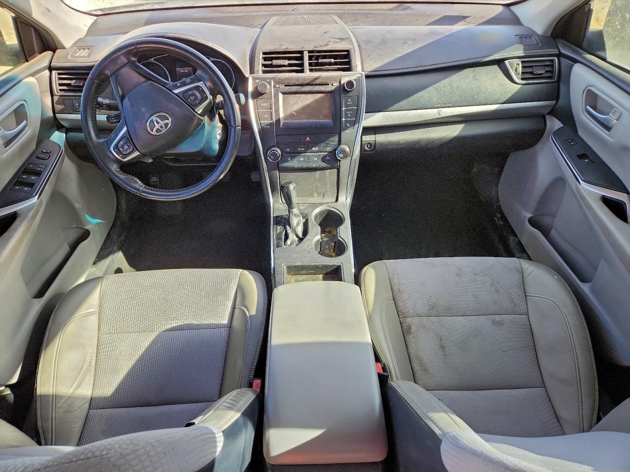2016 TOYOTA CAMRY LE photo 8