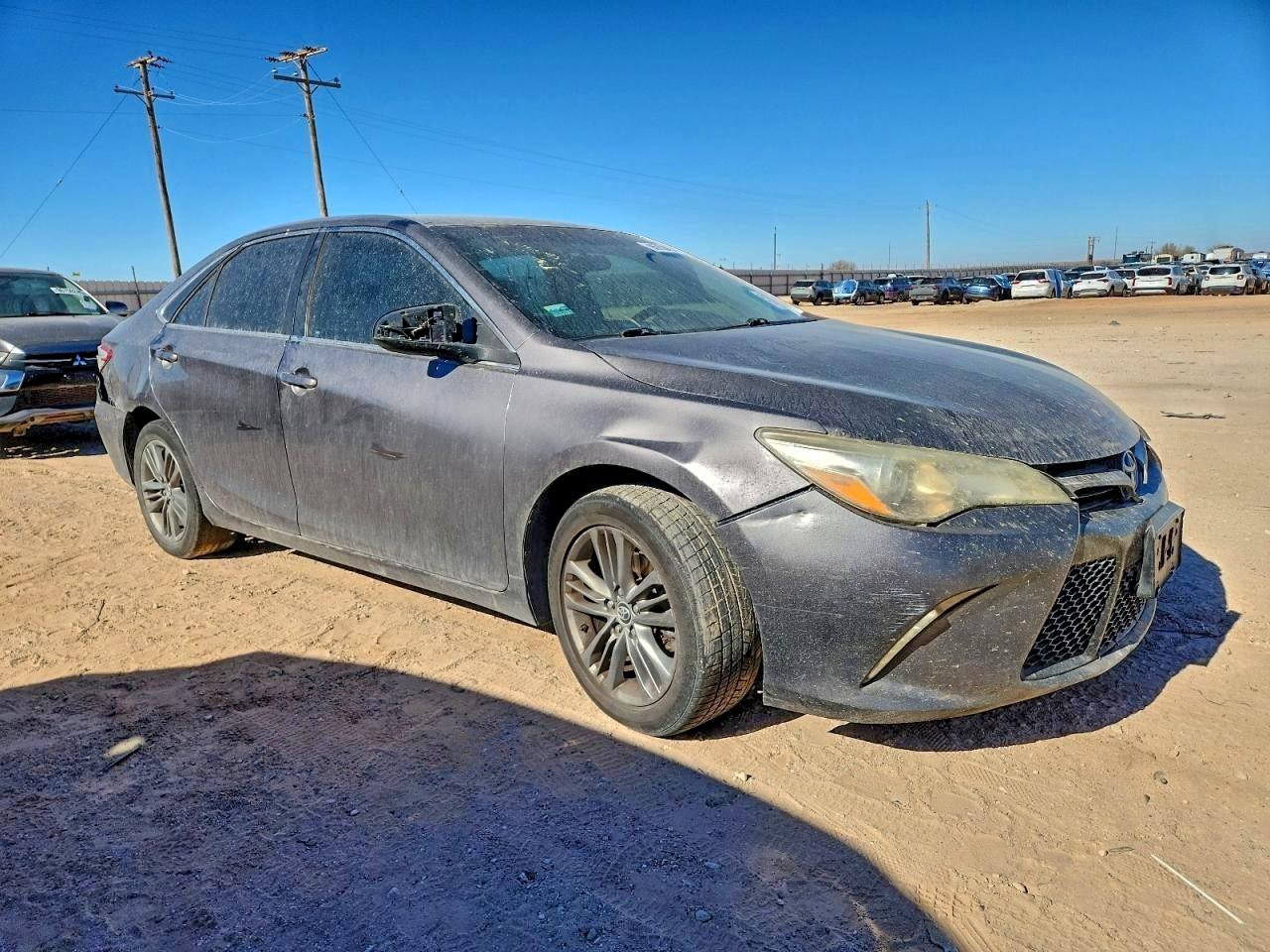 2016 TOYOTA CAMRY LE photo 4