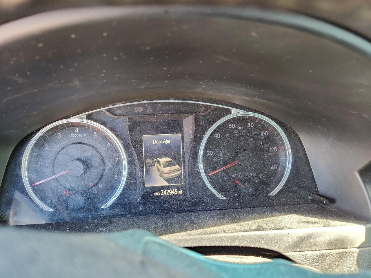 2016 TOYOTA CAMRY LE photo 9